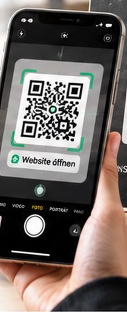 QR-Code wird mit dem Smartphone gescannt